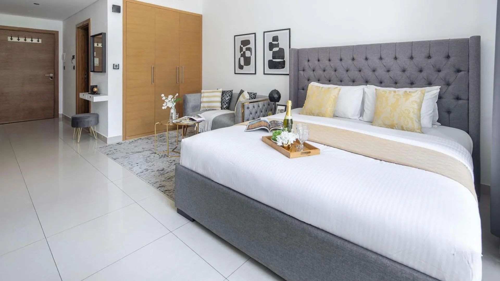 Frank Porter - Claren Tower Dubaj Apartament